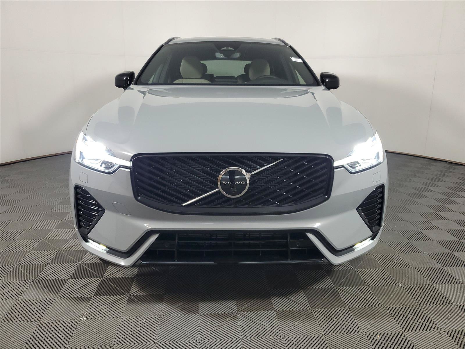 New 2026 Volvo XC60 B5 Plus w/ Protection Package Premier AWD/4WD image 2