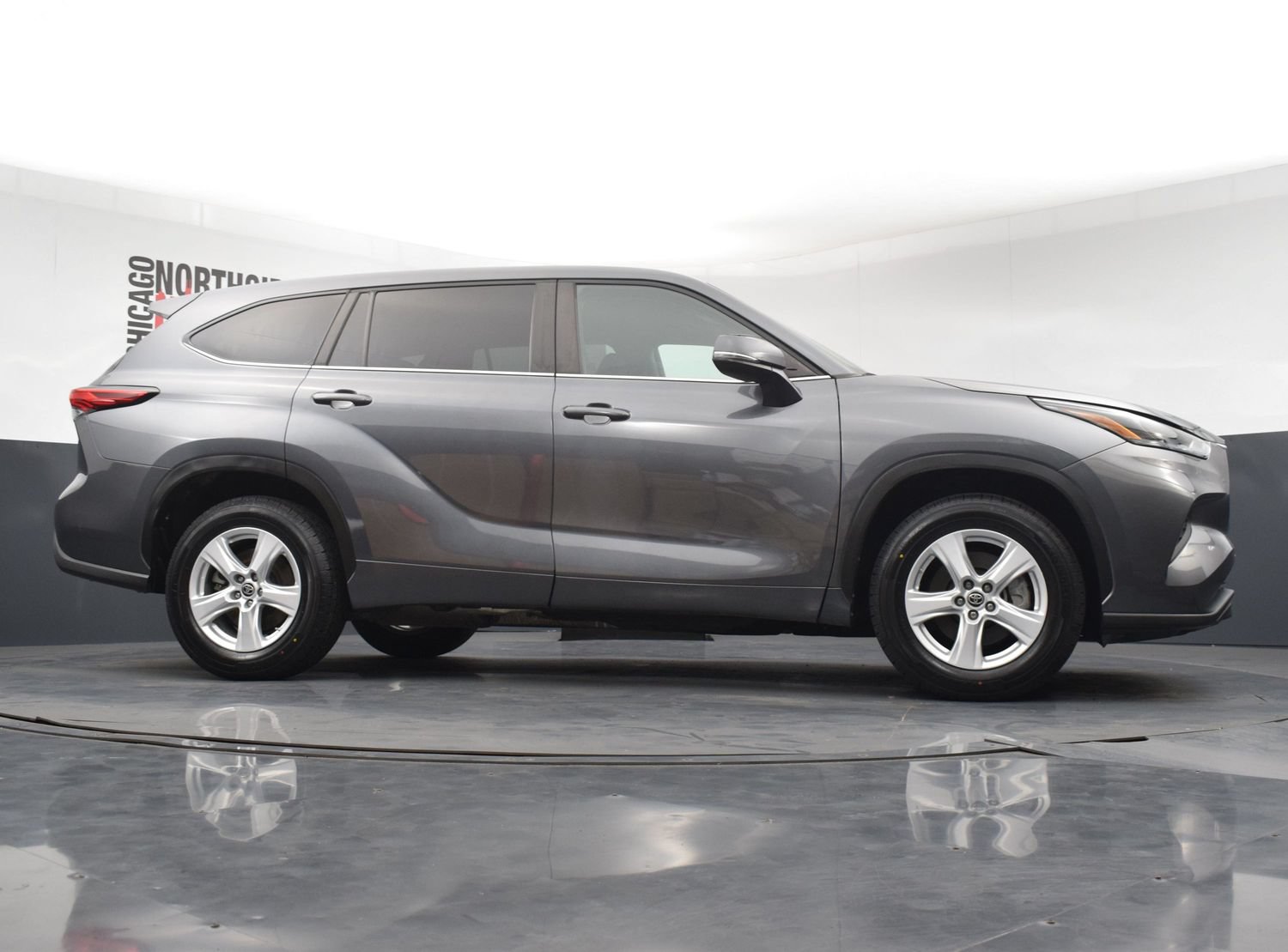 Used 2023 Toyota Highlander L FWD image 29