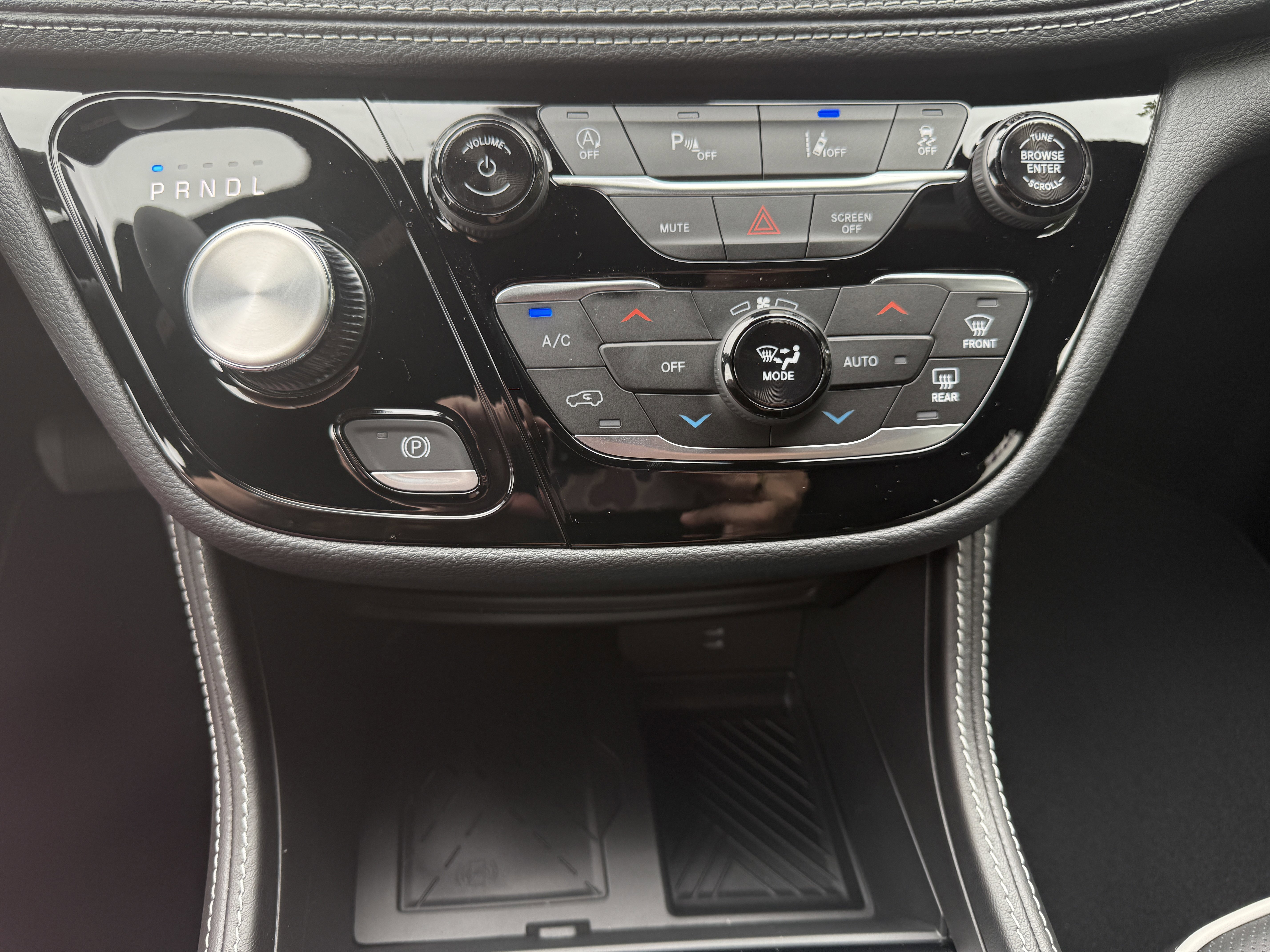 New 2026 Chrysler Pacifica Limited image 13