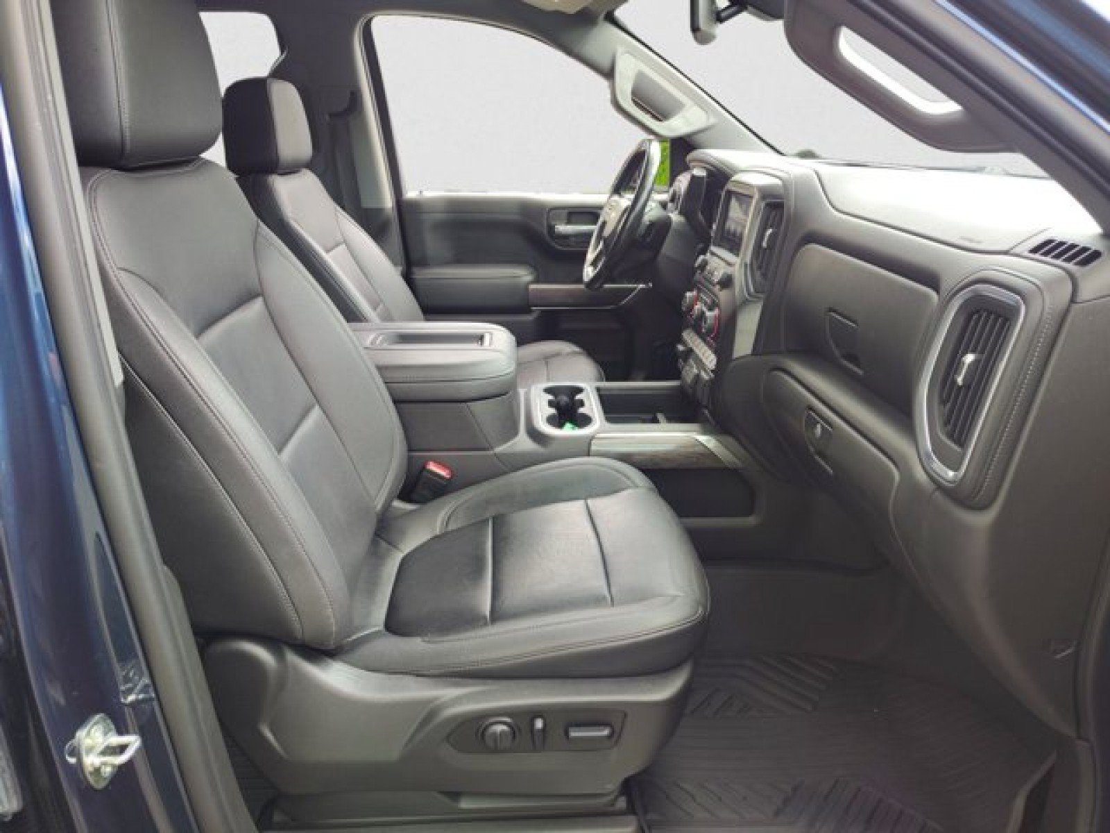 Used 2021 Chevrolet Silverado 1500 LTZ AWD/4WD image 19