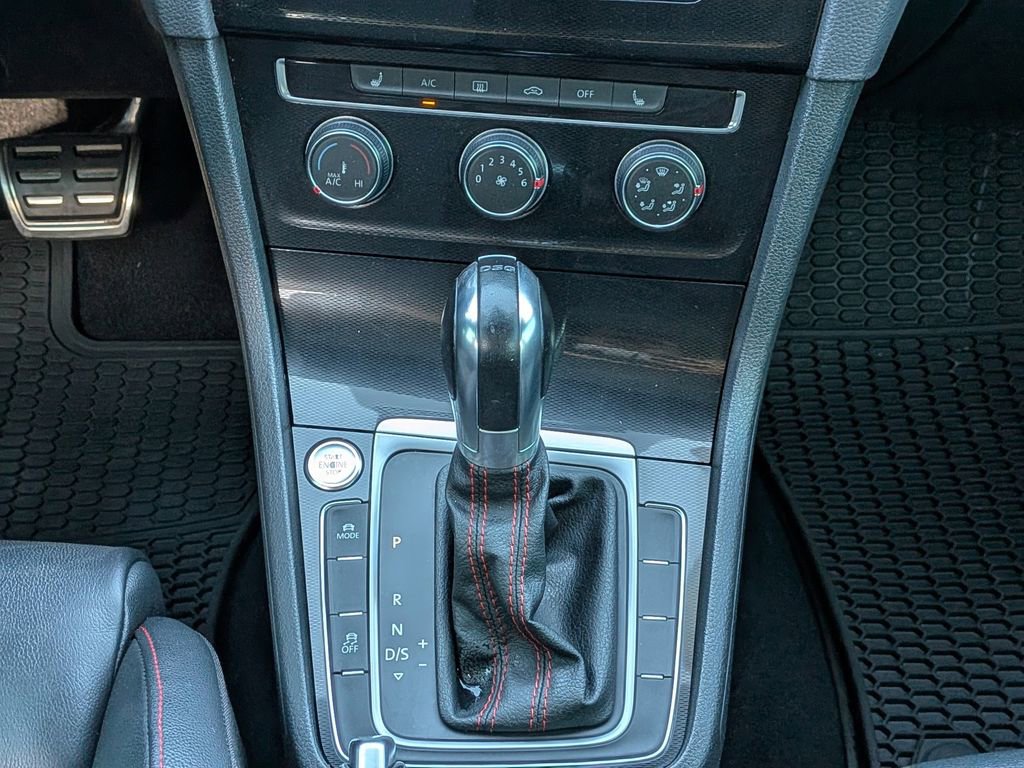 Used 2017 Volkswagen GTI SE image 19