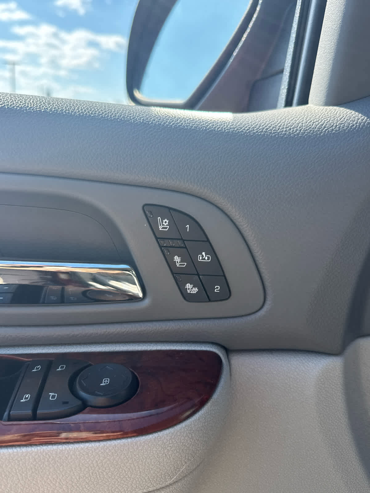 Used 2013 Chevrolet Tahoe LTZ image 19