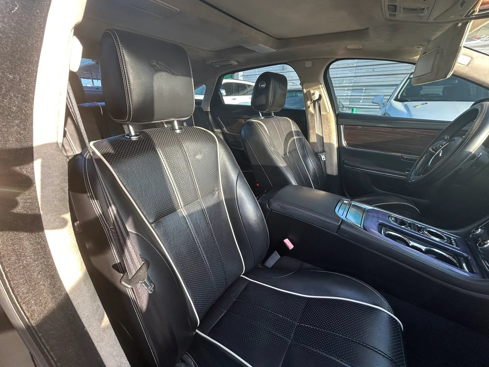 Used 2011 Jaguar XJ L RWD image 13
