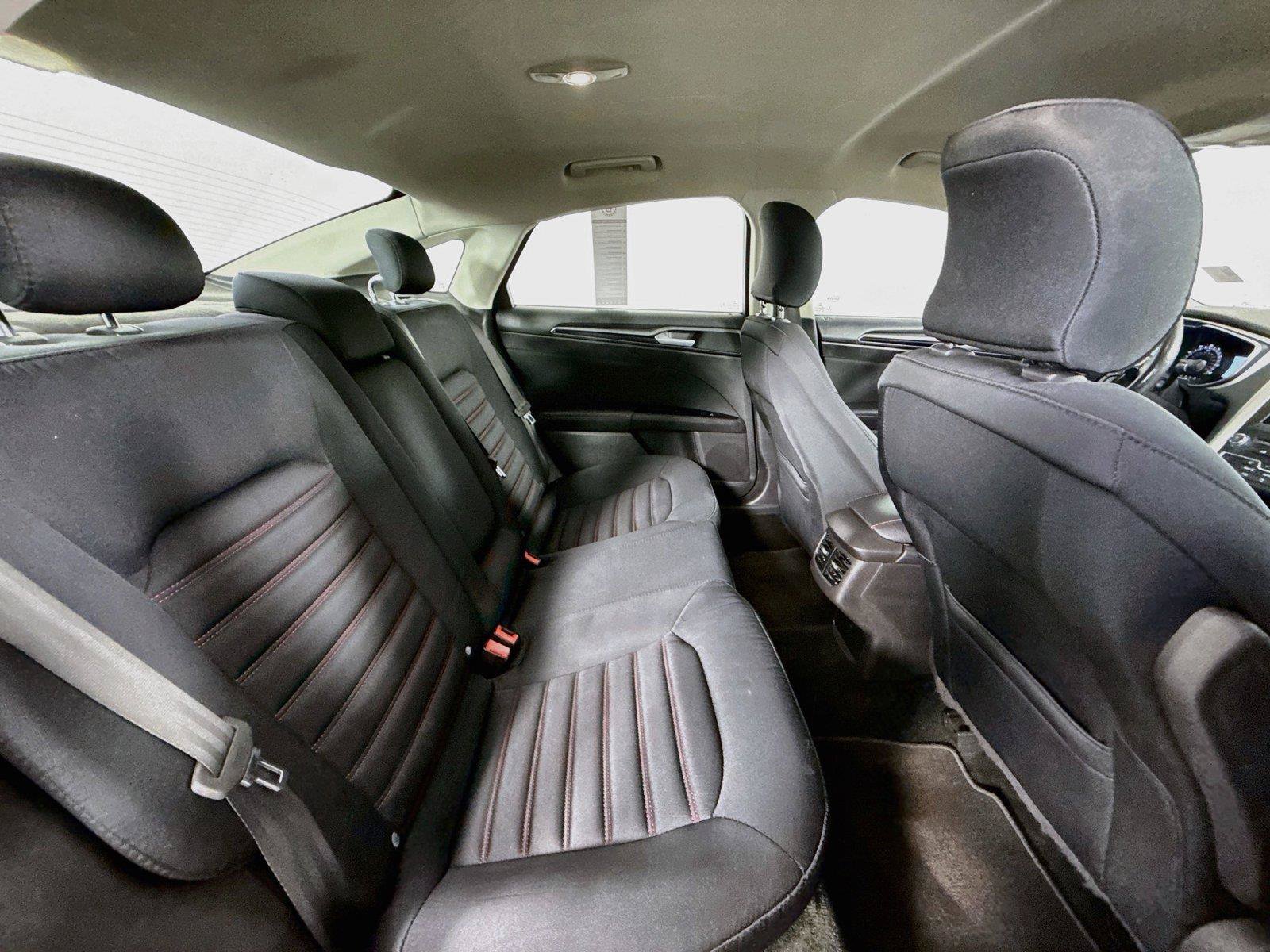 Used 2016 Ford Fusion SE FWD image 40