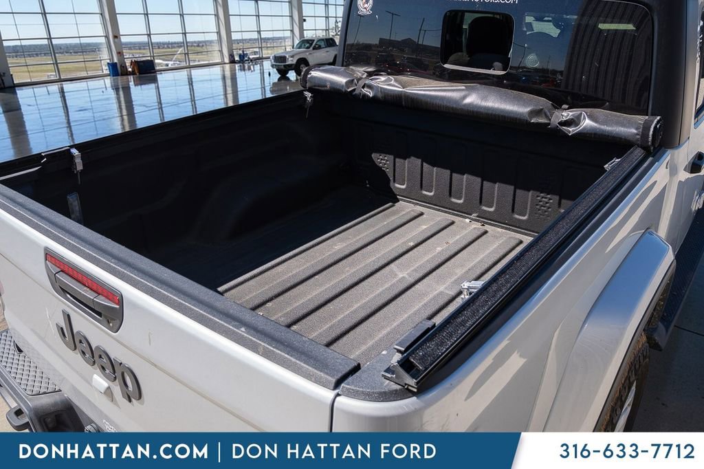 Used 2023 Jeep Gladiator Sport image 28