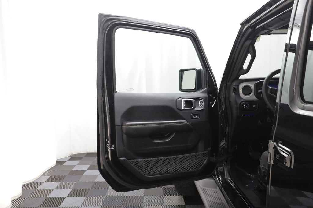 Used 2024 Jeep Wrangler Unlimited Sahara w/ Technology Group AWD/4WD image 5