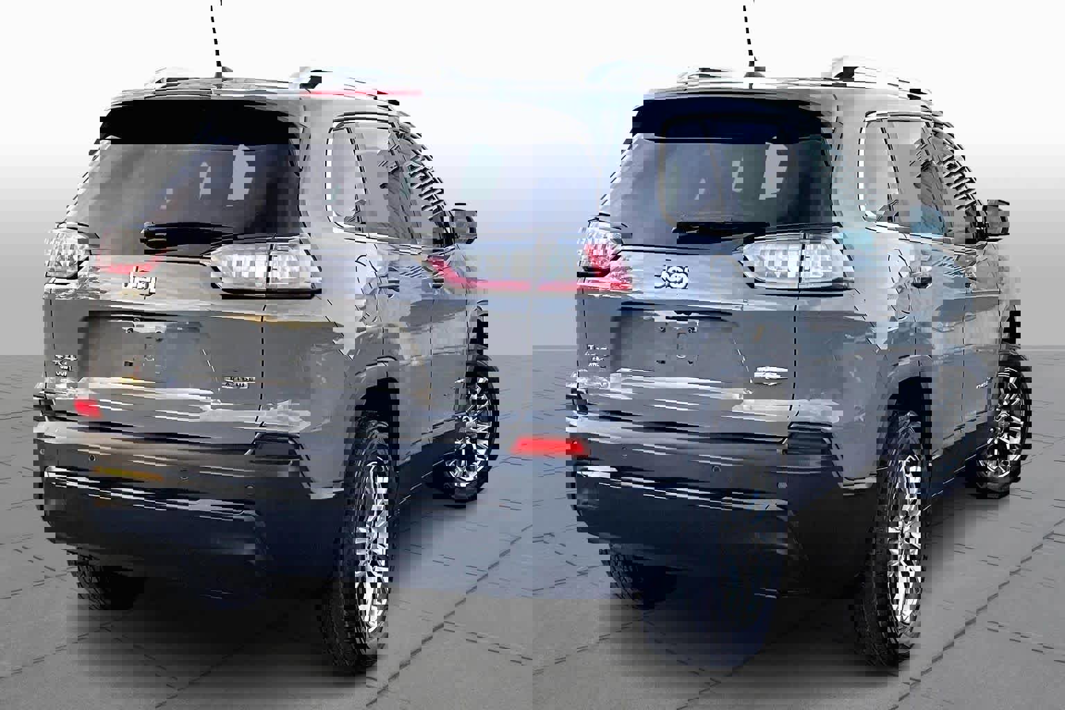 Used 2019 Jeep Cherokee Latitude Plus w/ Cold Weather Group image 11