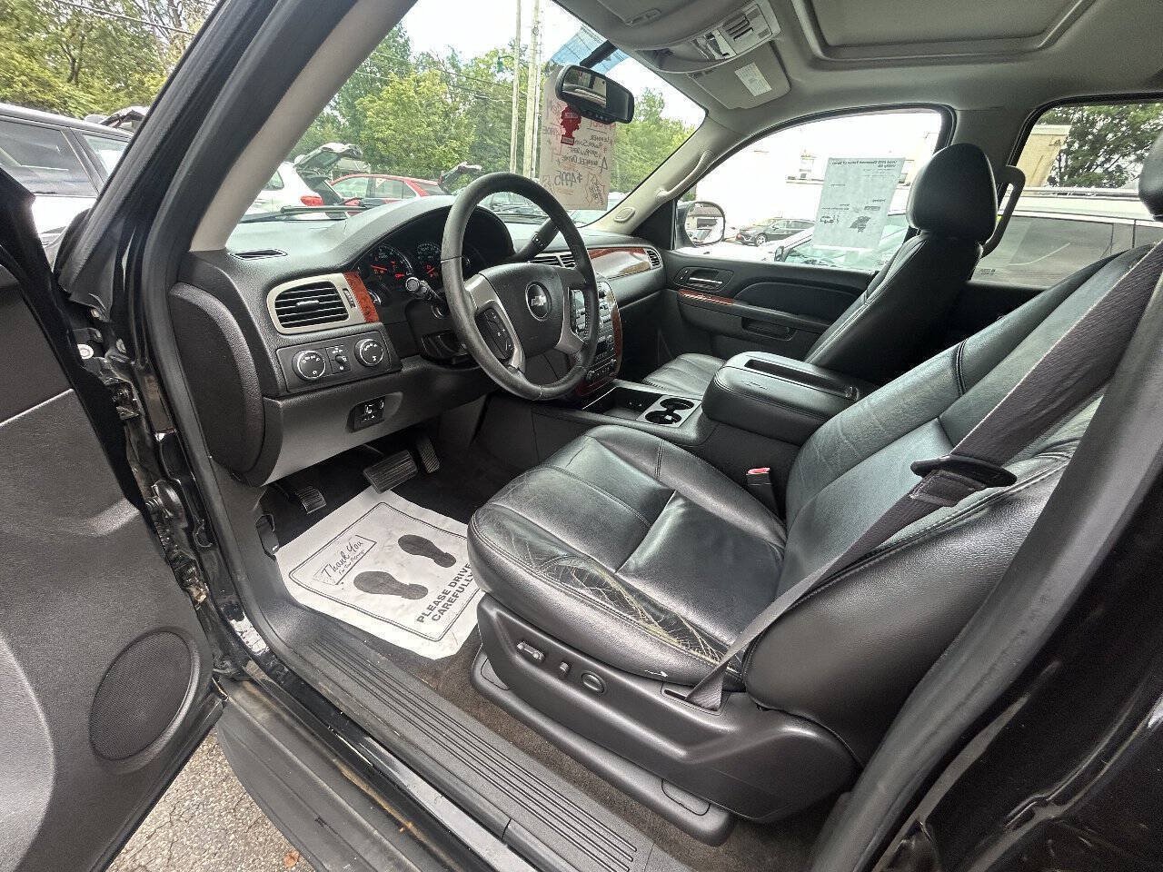 Used 2013 Chevrolet Tahoe LT w/ Luxury Package AWD/4WD image 6