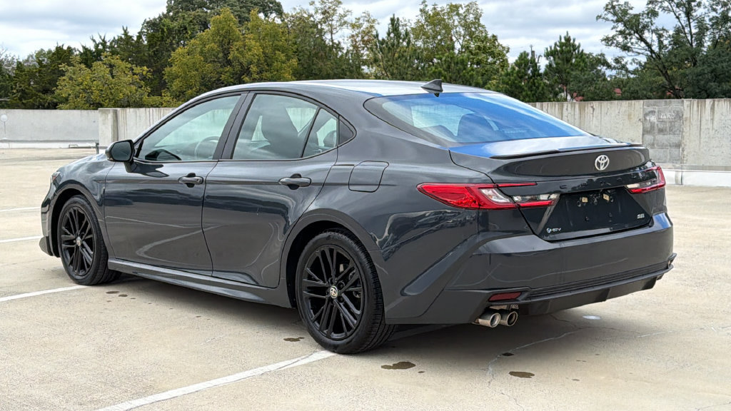 Used 2025 Toyota Camry SE w/ Convenience Package FWD image 3