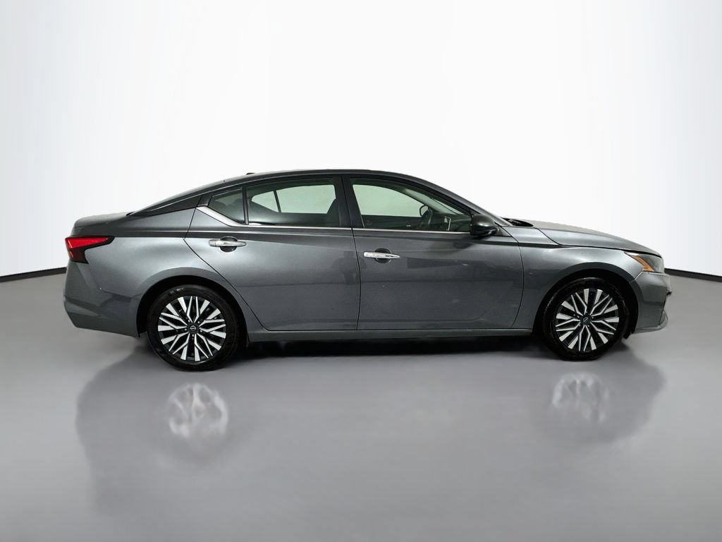 Used 2024 Nissan Altima 2.5 SV FWD image 8