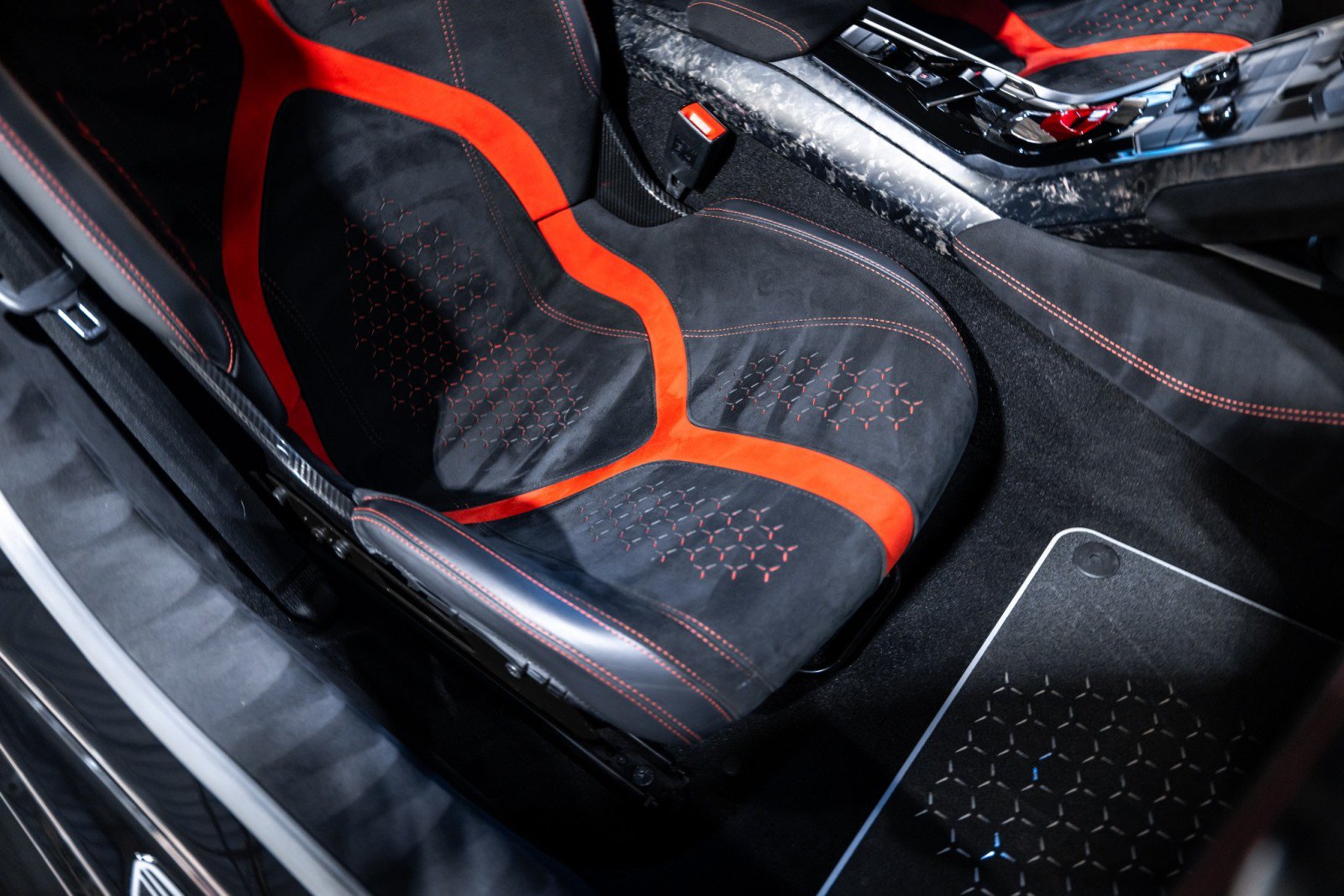 Used 2018 Lamborghini Huracan Performante AWD/4WD image 34