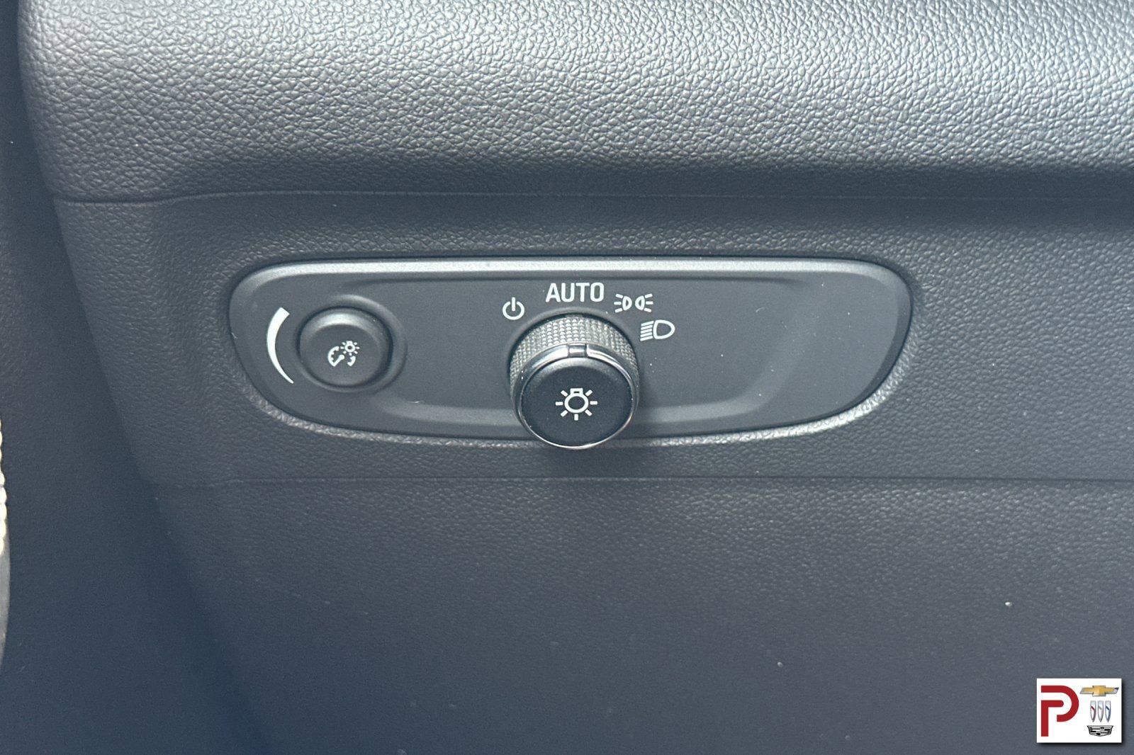 Certified 2023 Buick Envision Essence image 30