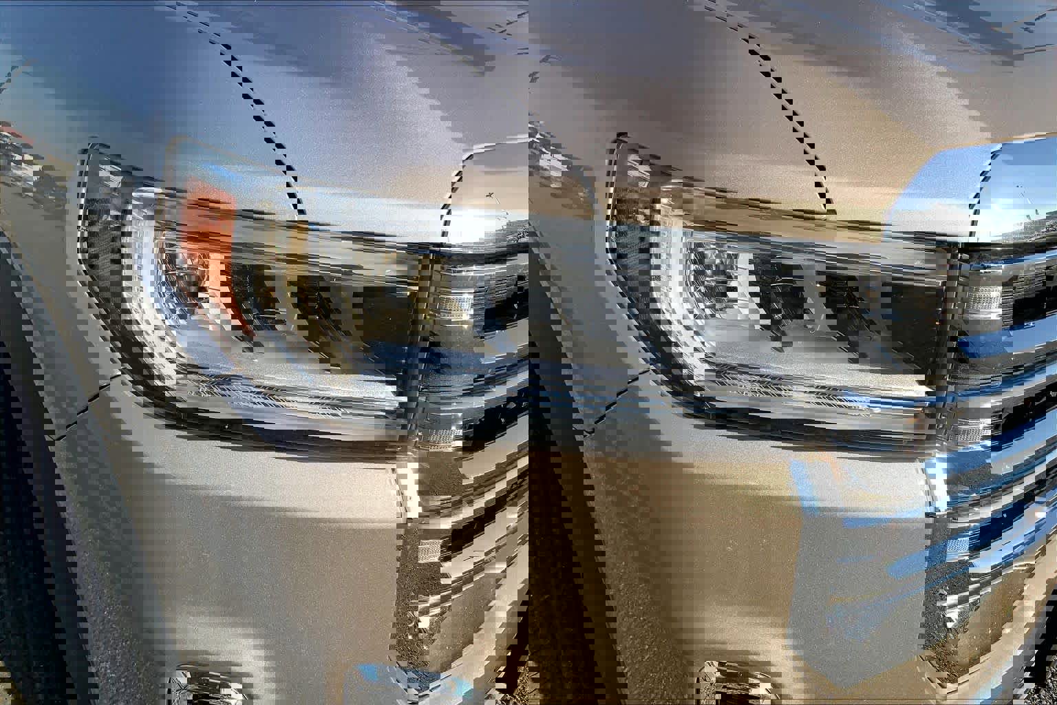 Used 2023 GMC Acadia SLE w/ Driver Convenience Package image 26