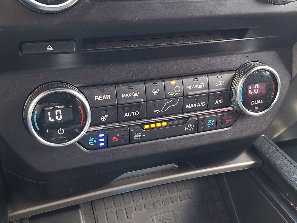 Used 2018 Ford Expedition XLT w/ Equipment Group 202A AWD/4WD image 24