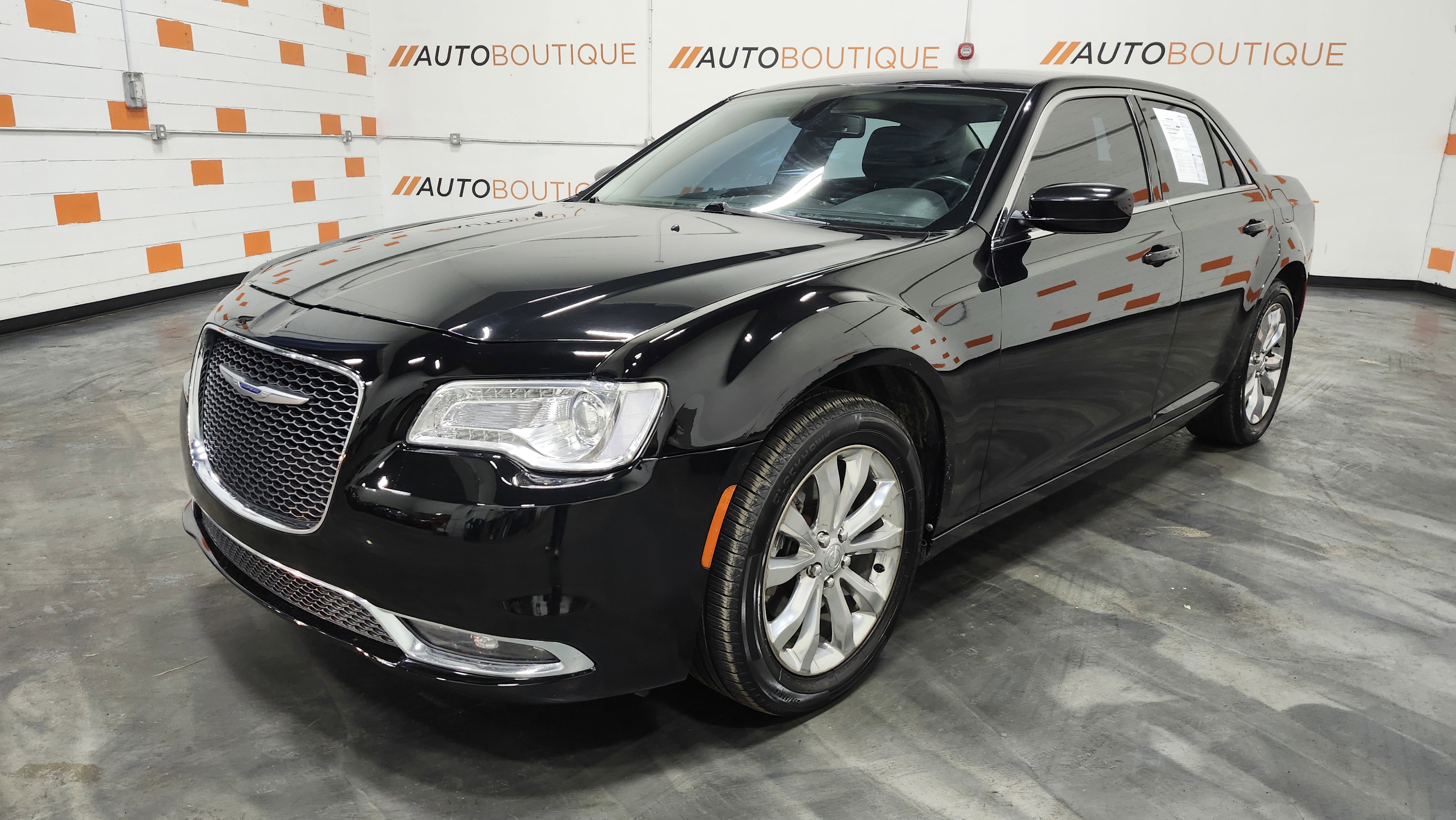 Used 2020 Chrysler 300 Touring w/ Driver Convenience Group image 12