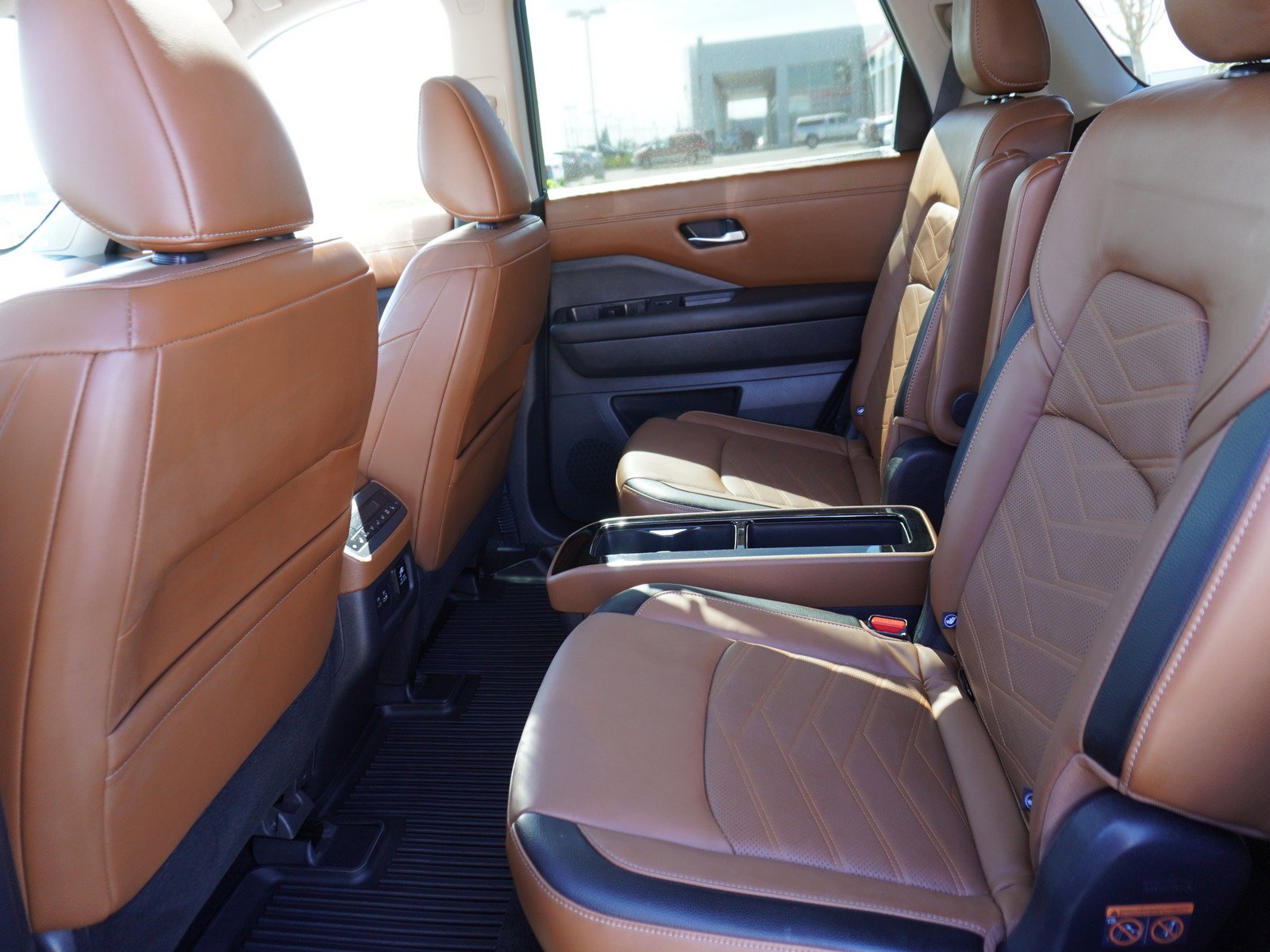 Used 2022 Nissan Pathfinder Platinum w/ Cargo Package image 14