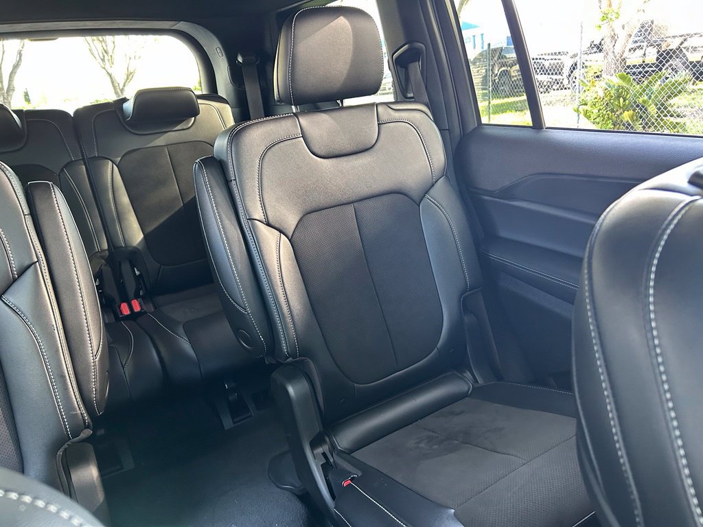 Used 2025 Jeep Grand Cherokee L Altitude RWD image 15