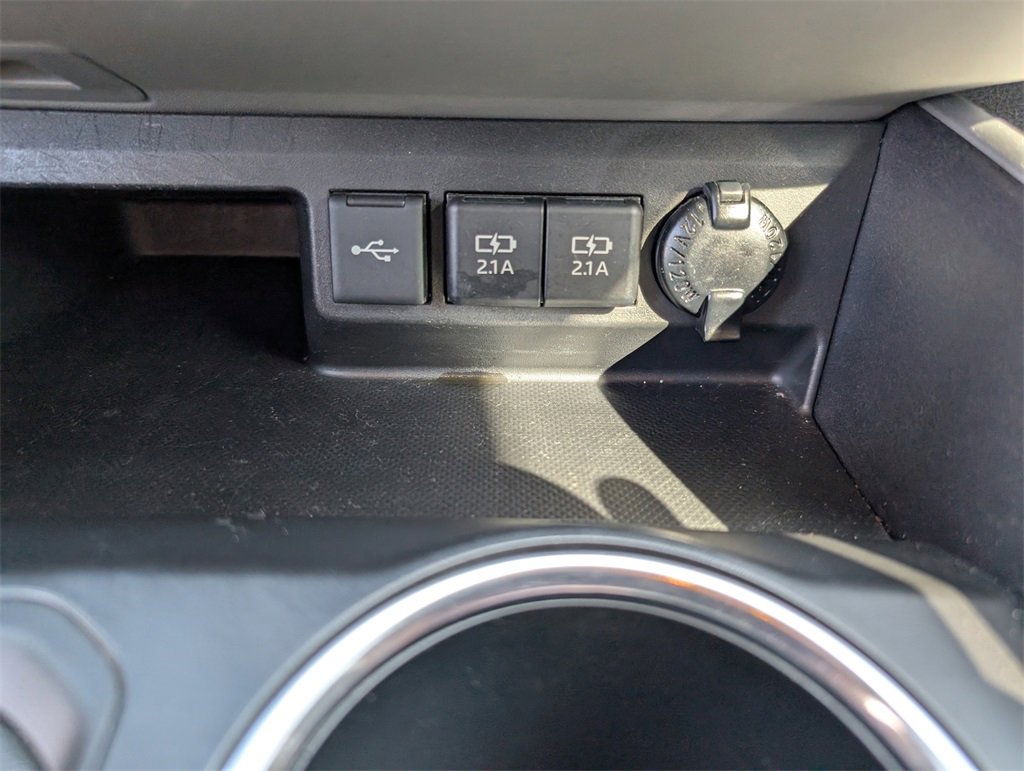 Used 2021 Toyota Highlander XLE image 16