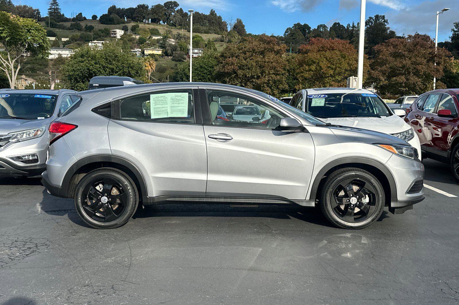 Certified 2022 Honda HR-V LX image 2