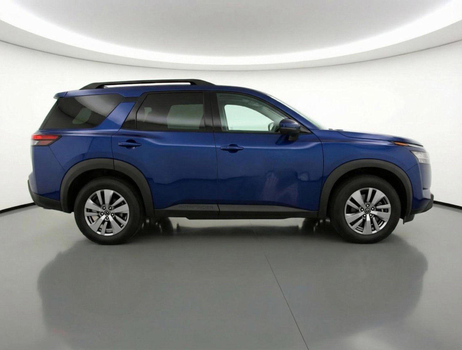 Used 2025 Nissan Pathfinder SV image 11