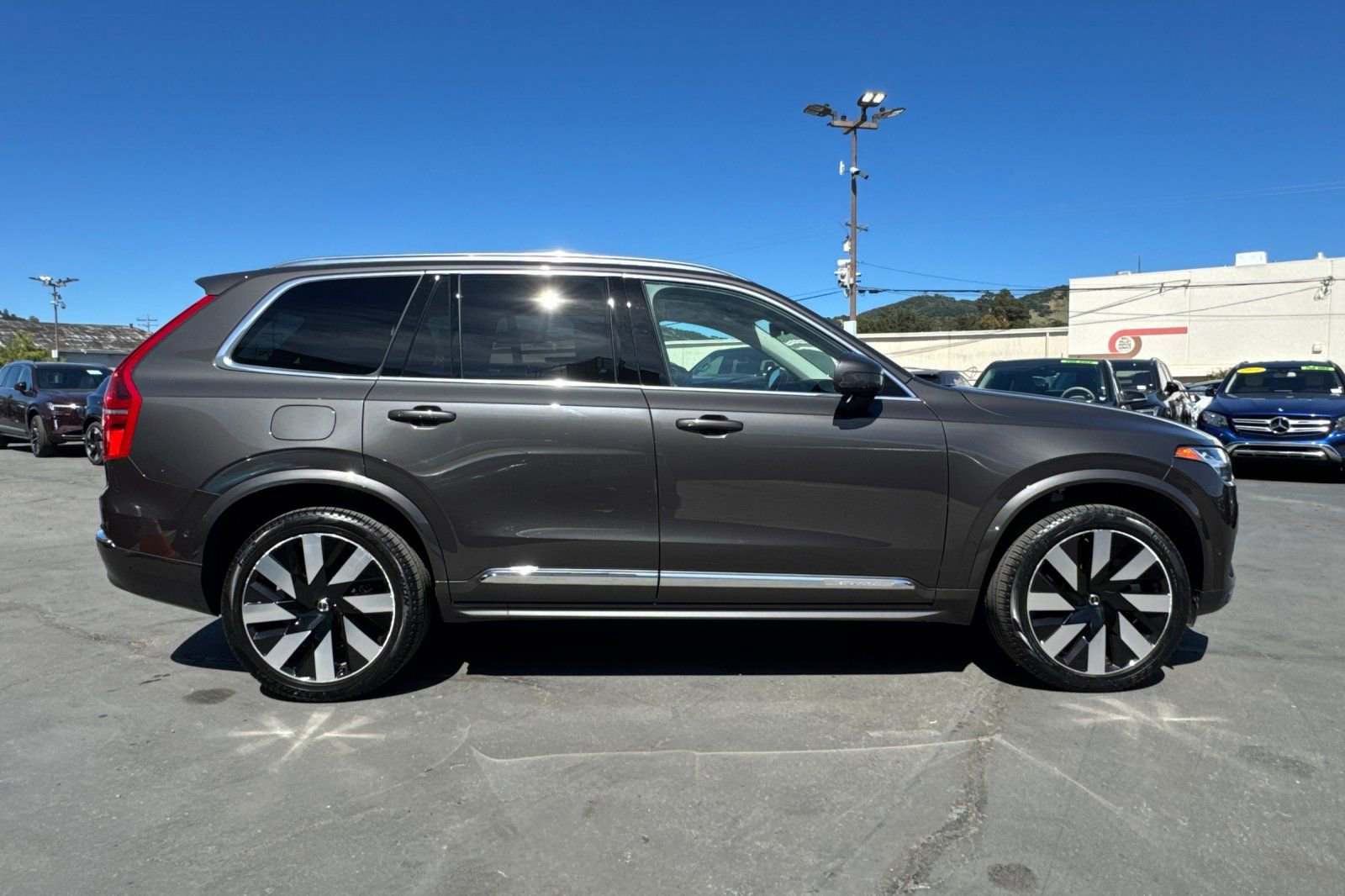Used 2023 Volvo XC90 T8 Ultimate w/ Protection Package Premier image 8