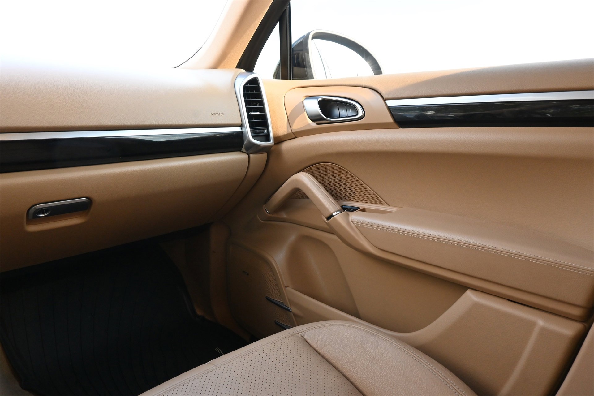 Used 2013 Porsche Cayenne S image 8