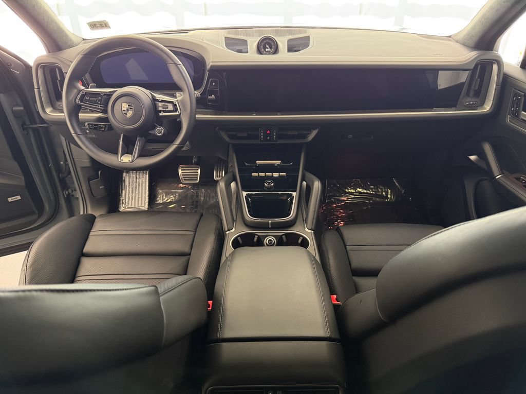 Certified 2025 Porsche Cayenne Turbo AWD/4WD image 17