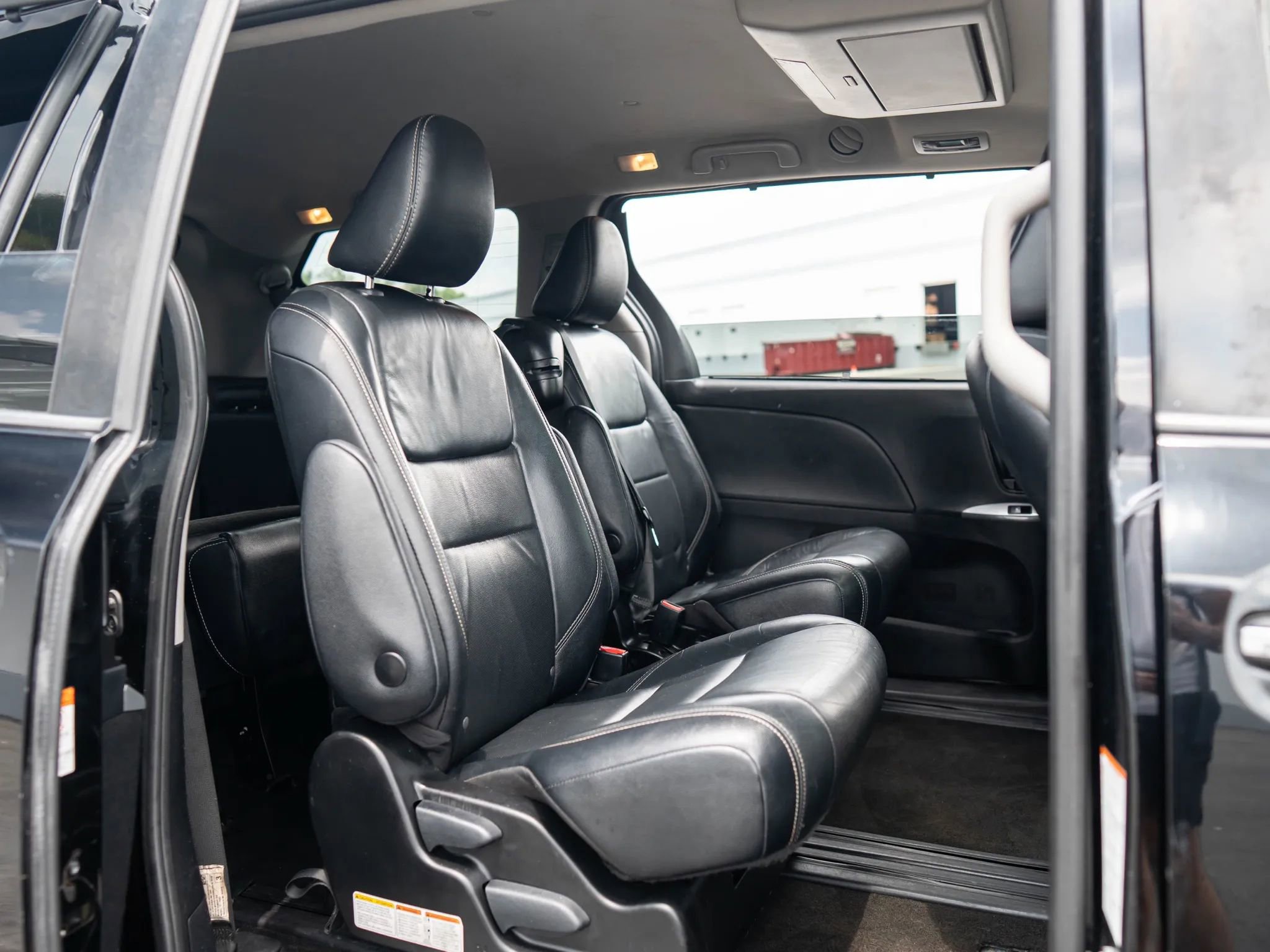 Used 2018 Toyota Sienna SE image 21