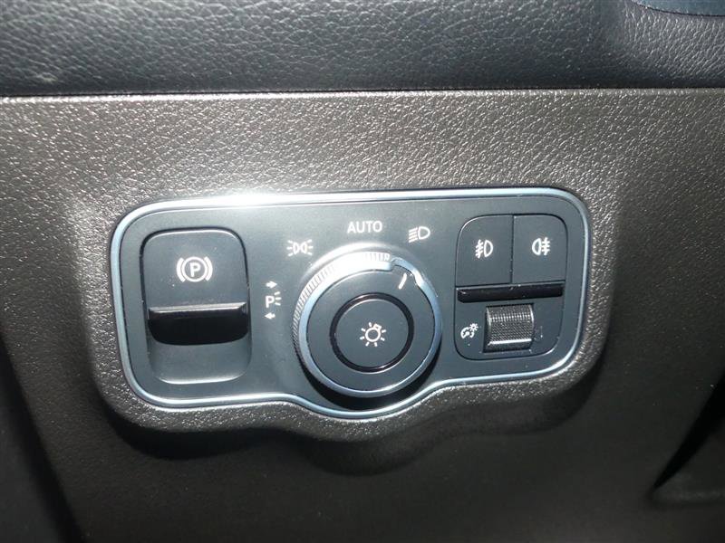 Used 2020 Mercedes-Benz GLB 250 4MATIC image 30