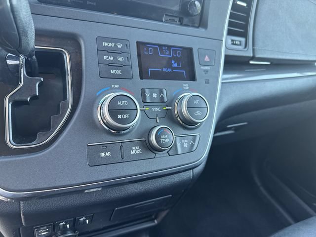 Used 2017 Toyota Sienna SE Premium FWD image 23