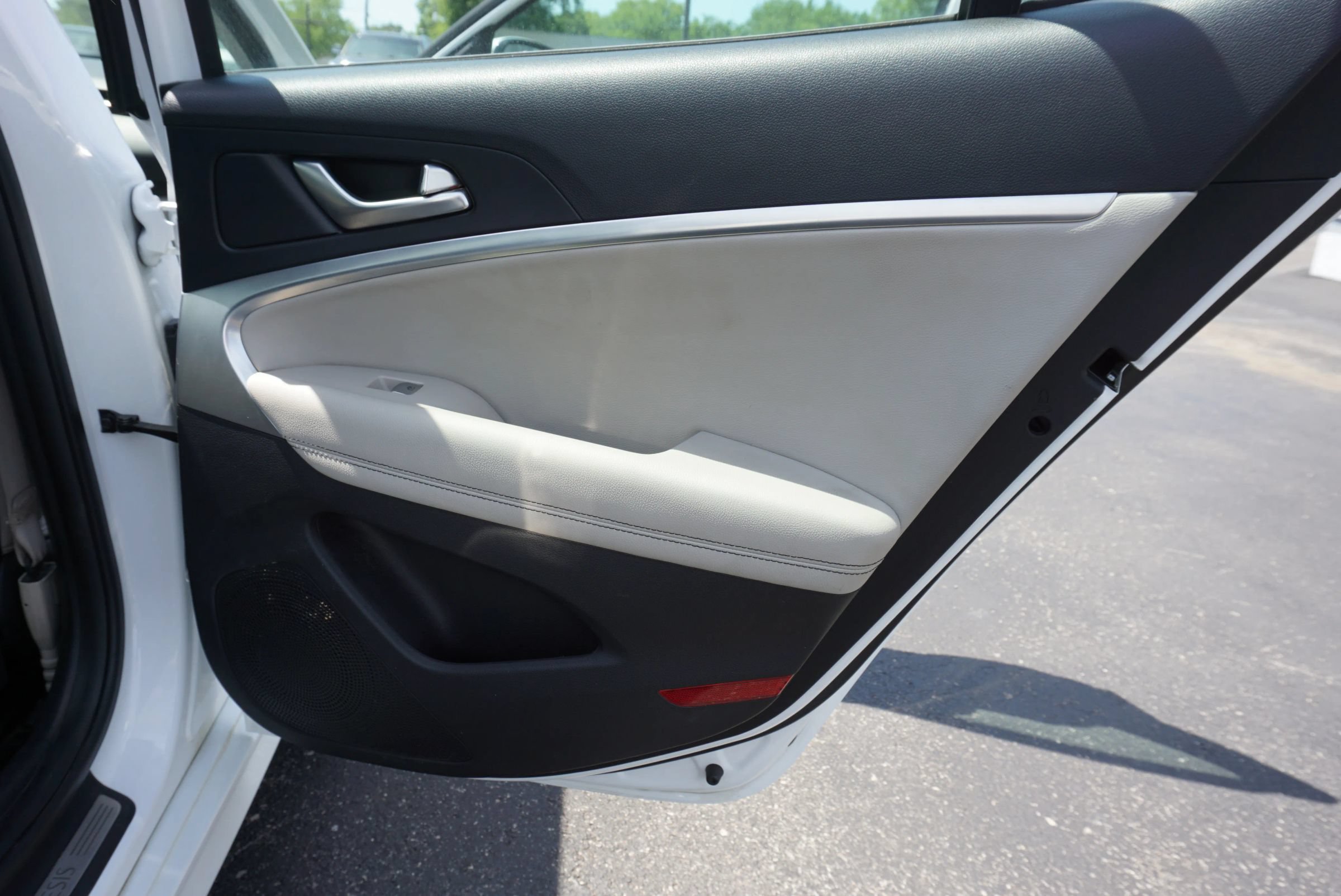 Used 2021 Genesis G70 2.0T RWD image 11