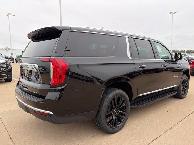 Used 2024 GMC Yukon XL SLT w/ SLT Luxury Package AWD/4WD image 3