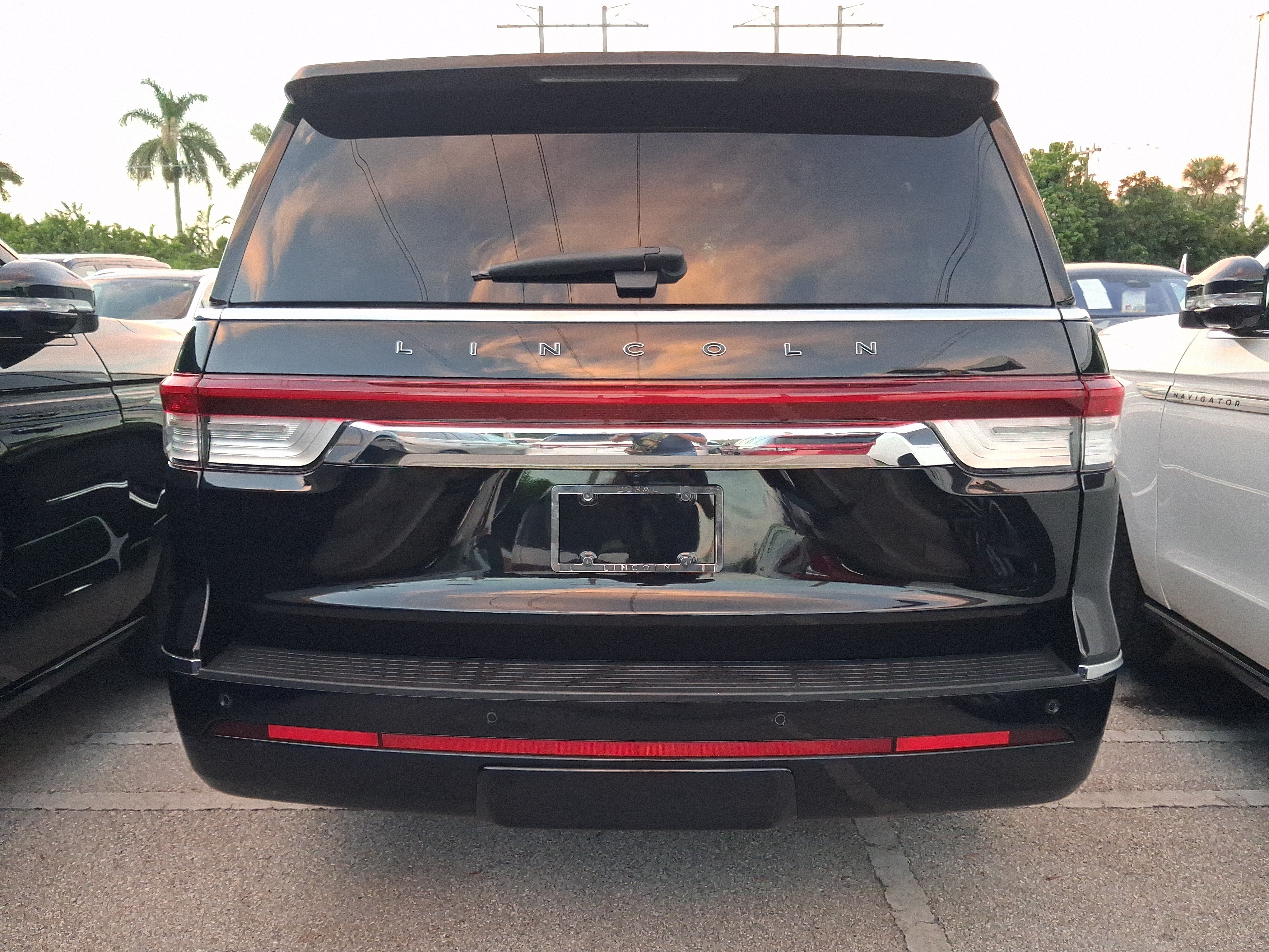 Certified 2022 Lincoln Navigator L Black Label AWD/4WD image 3