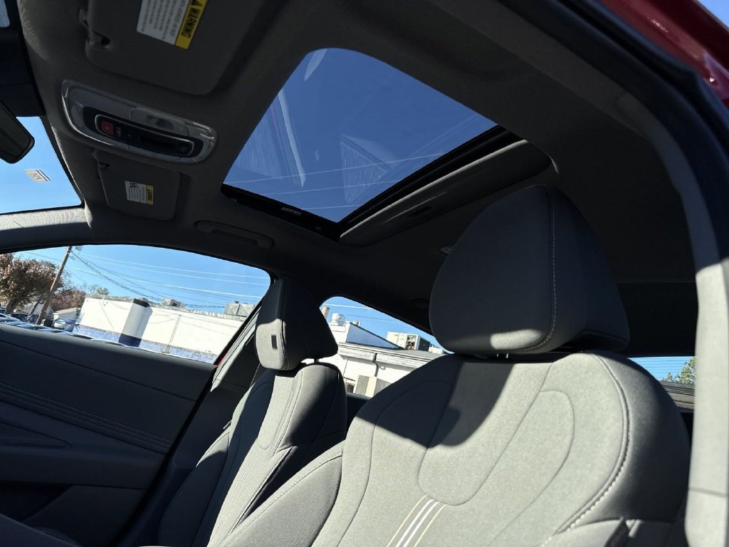 Used 2025 Hyundai Elantra SEL FWD image 24