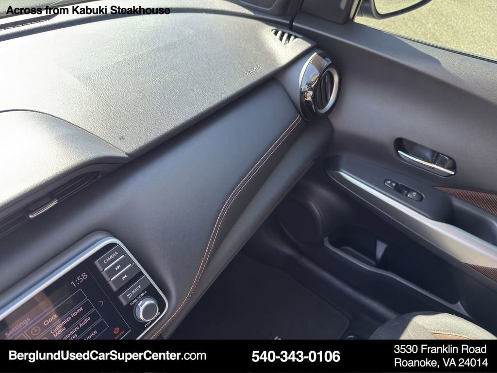 Used 2020 Nissan Kicks SR w/ Exterior Package image 28