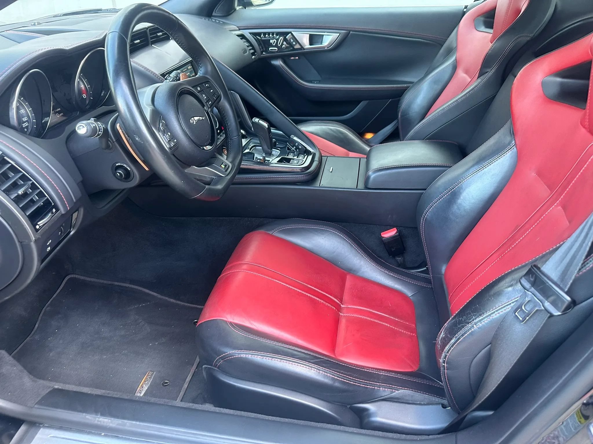Used 2015 Jaguar F-TYPE R RWD image 15