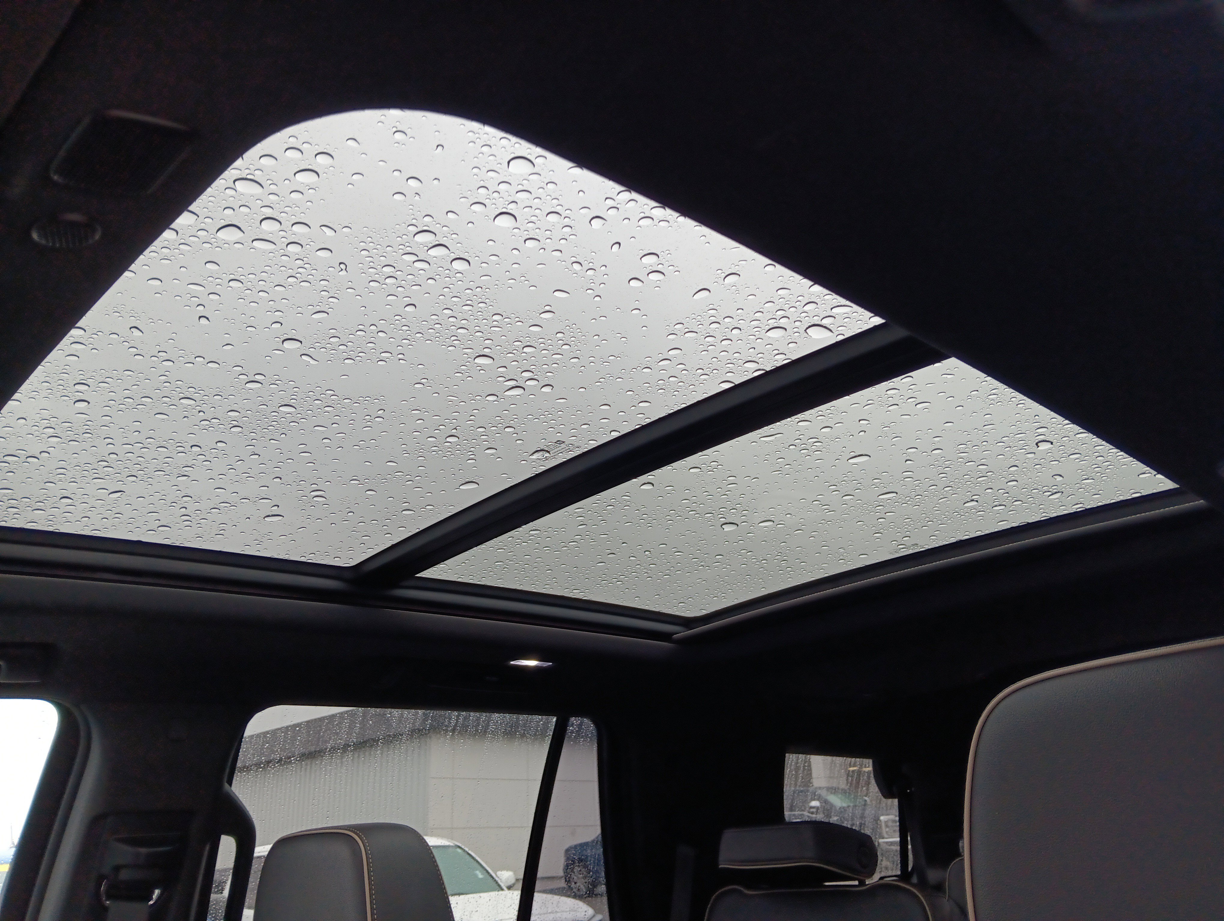 Used 2021 Chevrolet Tahoe Premier w/ Premium Package image 27