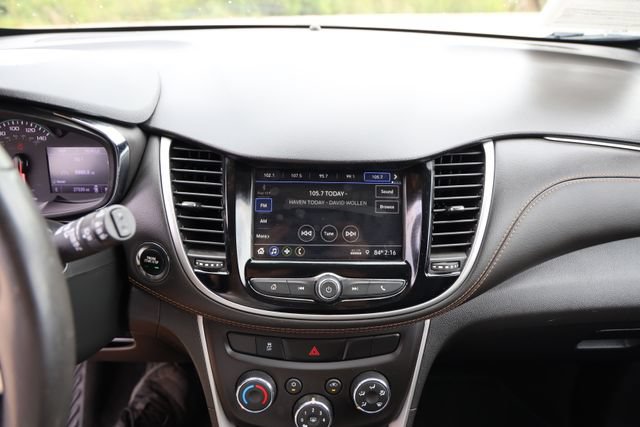 Used 2019 Chevrolet Trax LT w/ LT Convenience Package FWD image 18