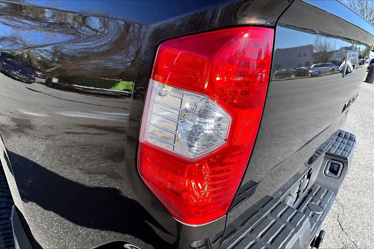 Used 2020 Toyota Tundra Limited w/ Limited Premium Package AWD/4WD image 28
