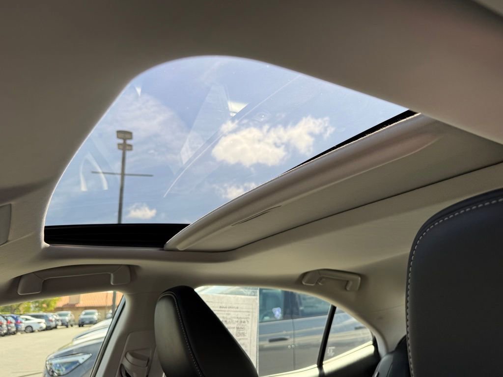 Used 2017 Lexus IS 200t RWD image 16