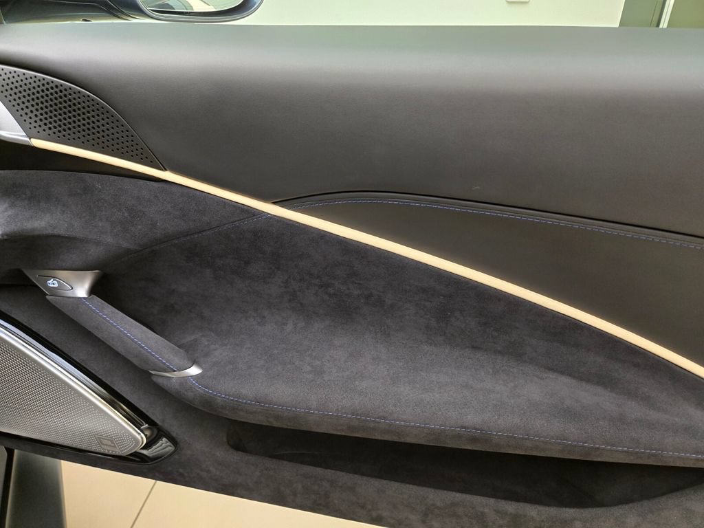 Used 2021 Ferrari Roma RWD image 28