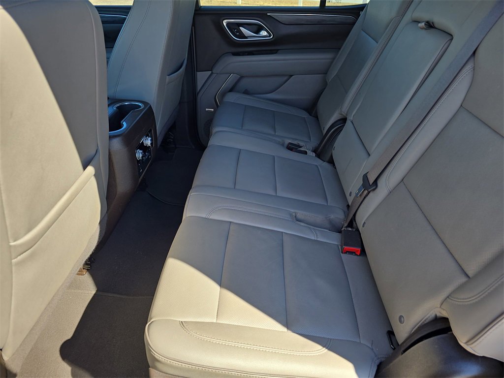 Used 2023 GMC Yukon SLT w/ SLT Premium Package image 15