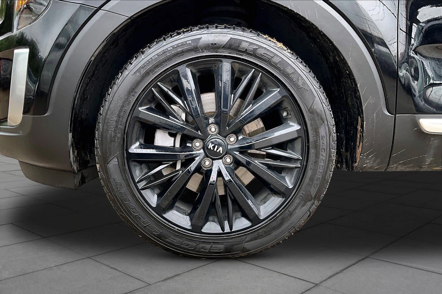 Used 2020 Kia Telluride SX w/ Towing Package FWD image 11