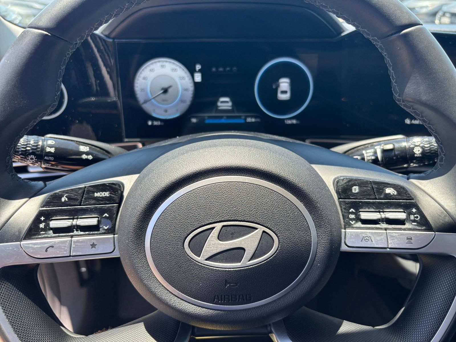Used 2025 Hyundai Elantra SEL FWD image 28