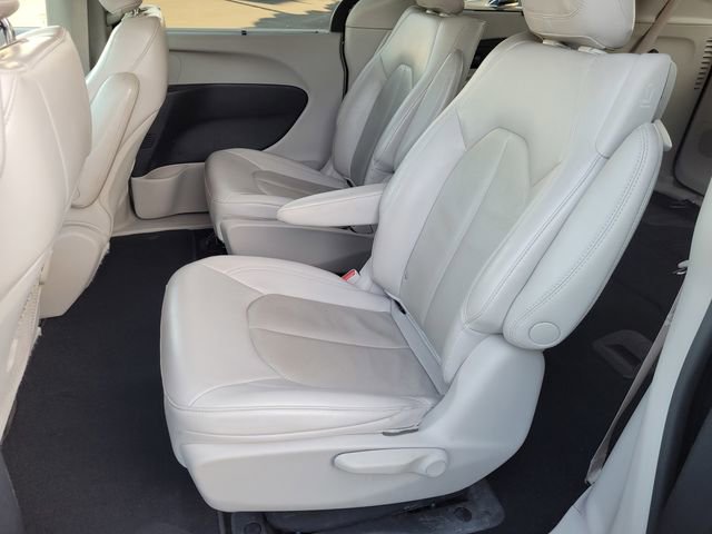 Certified 2021 Chrysler Pacifica Touring-L image 18