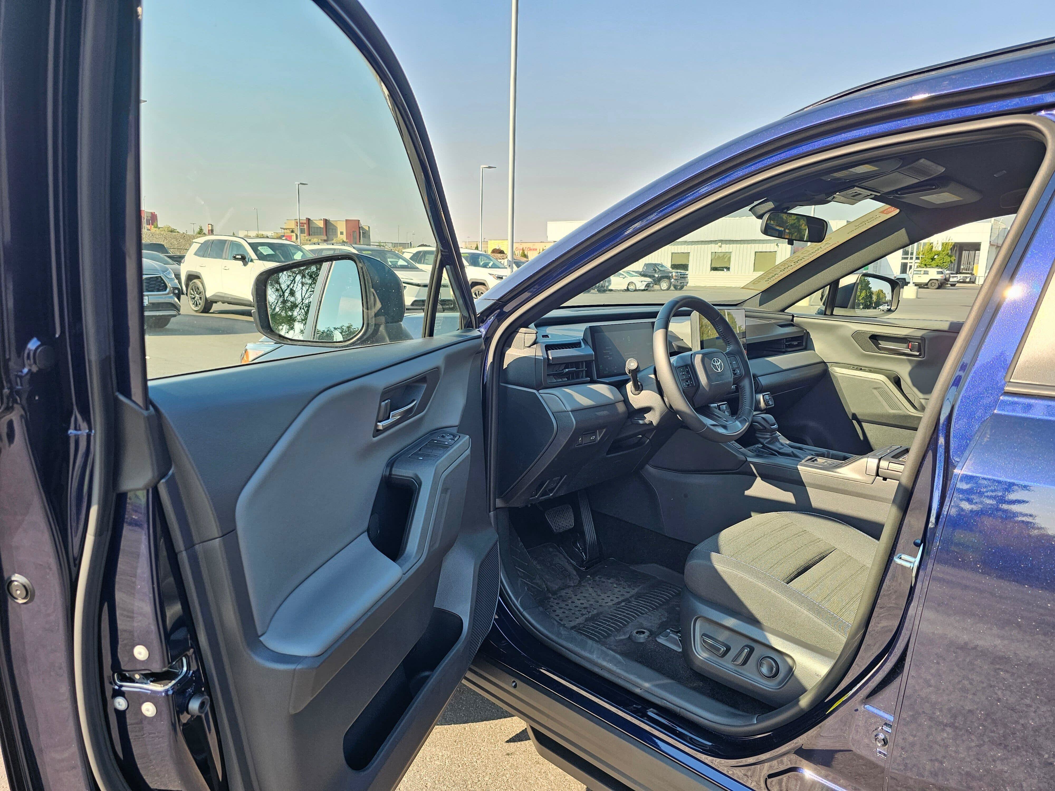 Used 2026 Toyota RAV4 SE w/ Convenience Package AWD/4WD image 18