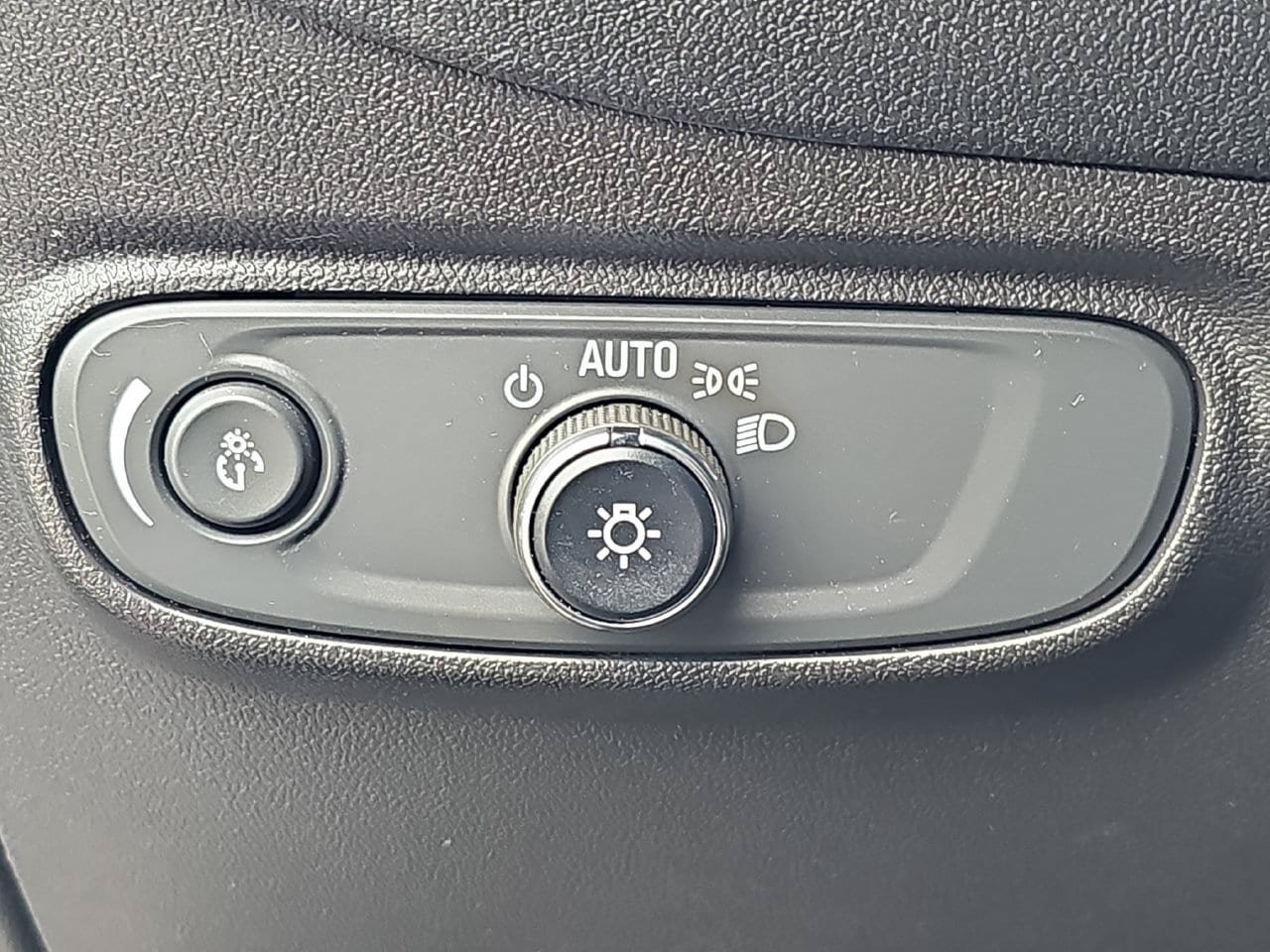 Used 2023 Chevrolet Equinox LT FWD image 30