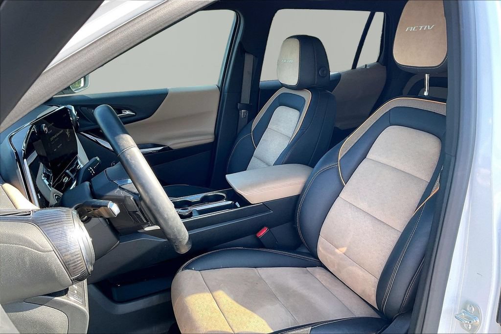 Used 2025 Chevrolet Equinox ACTIV w/ Safety and Technology Package AWD/4WD image 24