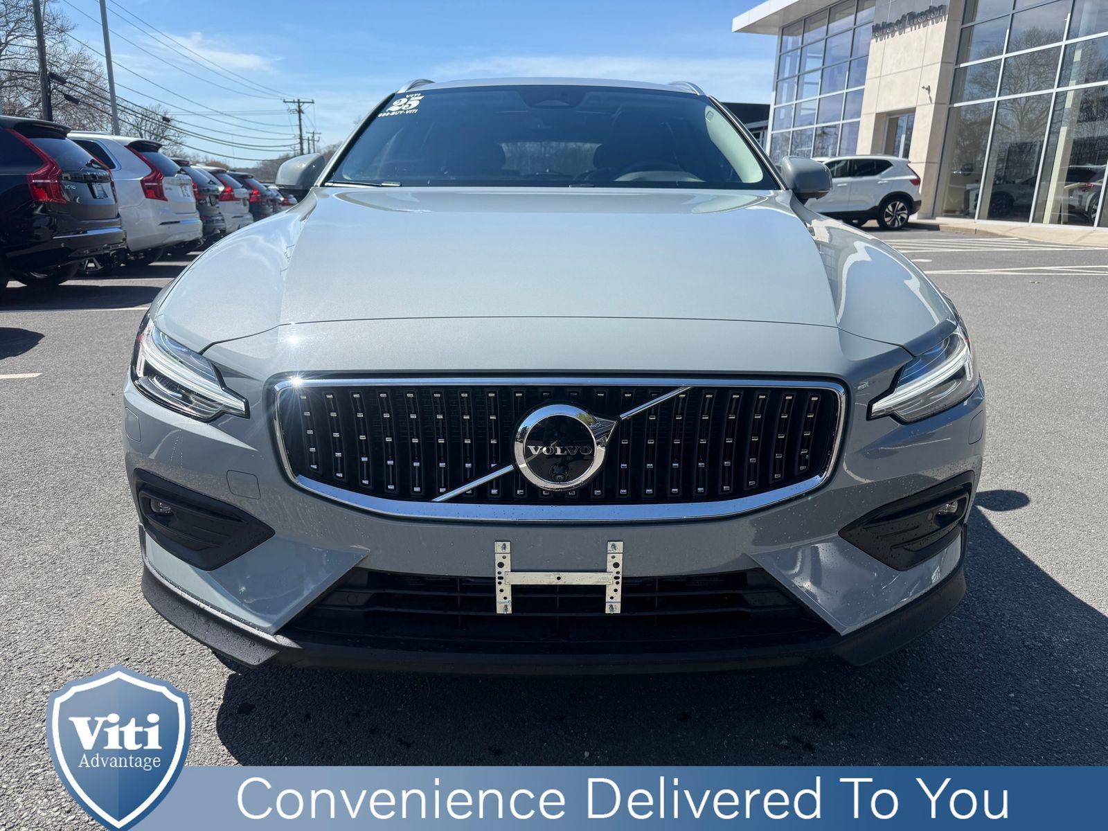 Used 2025 Volvo V60 B5 Cross Country Plus AWD/4WD image 3