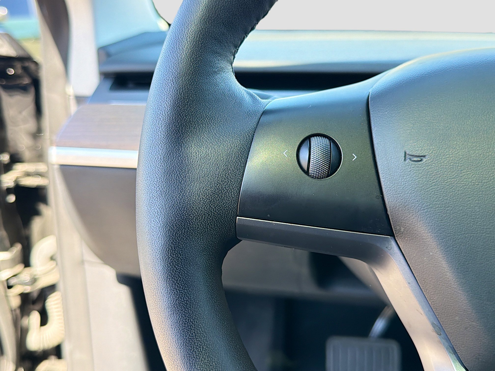 Used 2023 Tesla Model 3 Standard Range image 34